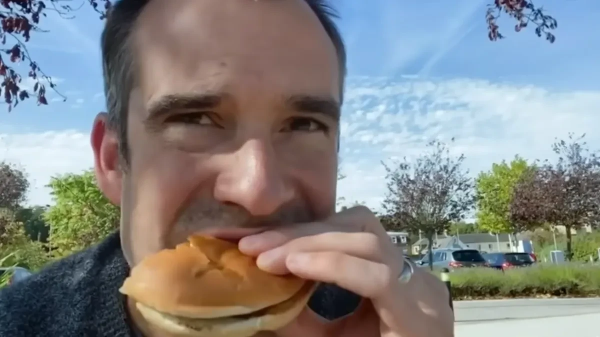 DOKTOR MESEC DANA JEO SAMO BRZU HRANU Kad je uradio rezultate krvi, imao je šta da vidi