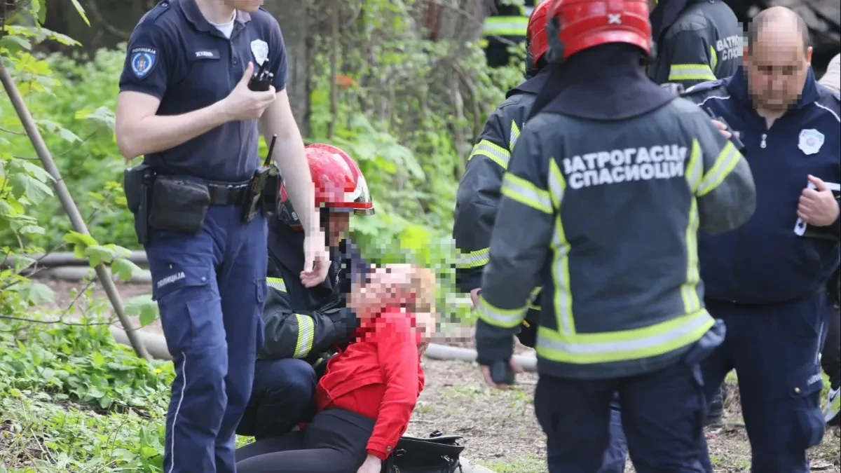 JAUCI ODJEKIVALI KOD PLAVOG MOSTA Žena zakukala tamo gde je preminuo radnik Geološkog instituta