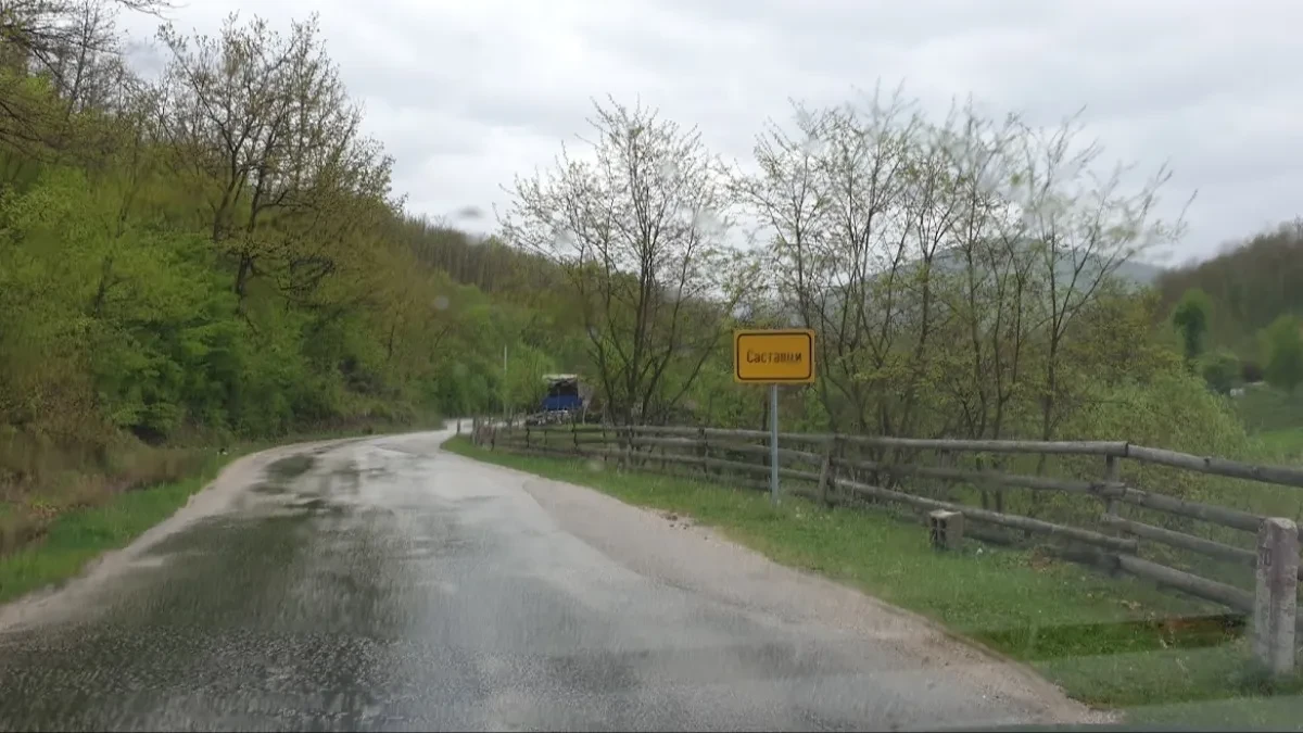  SELO U DVE DRŽAVE Zbog administrativne zavrzlame, policajci četiri puta moraju da pređu granicu da rastave posvađane!