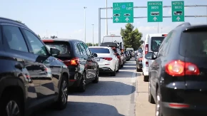 VOZAČI ZAGLAVLJENI PO 4 SATA! Kolaps na izlazu iz Srbije 