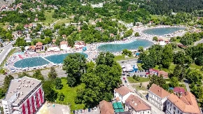 Da li ste znali da se u našem komšiluku nalazi jedini grad na svetu koji ima tri slana jezera