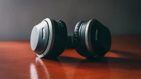 DA LI MUZIKA ZAISTA POMAŽE BEBI U STOMAKU DA SE RAZVIJA? Istina između mita, nauke i emocija