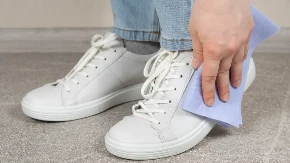 Bele patike će biti kao nove: Genijalan trik za čišćenje skida i najgore fleke!