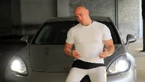 "10 GODINA PEVA, A NIŠTA NIJE NAPRAVILA" Desingerica žestoko udario na poznatu pevačicu