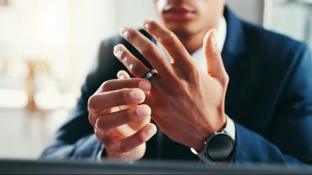 MA DA LI JE OVO REALNO?! Srbin stavio LAŽNU BURMU, pa se uputio u klub - ono što se desilo nije mogao ni da SANJA