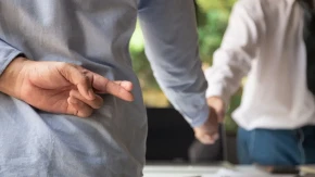 JEDNA REČENICA, SVE JE JASNO: Psiholozi tvrde – ovo je znak da vas neko LAŽE!