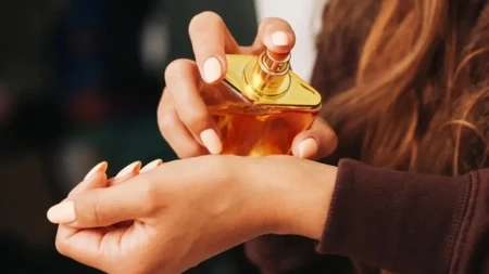 NIJEDAN PARFEM VAM NE ODGOVARA? Nema brige, uradite ovo i napravićete miris koji je idealan za vas