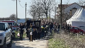 UMRO JE U 49. GODINI Pevač sahranio kuma pre mesec dana, a sad ga pogodila još jedna tragedija