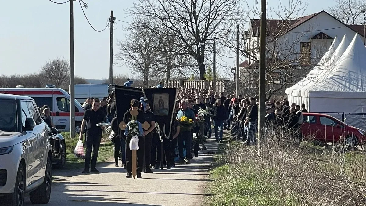 UMRO JE U 49. GODINI Pevač sahranio kuma pre mesec dana, a sad ga pogodila još jedna tragedija