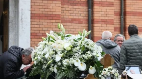 REGION U SUZAMA NAKON IZNENADNE SMRTI PEVAČA Poznato vreme poslednjeg ispraćaja! 