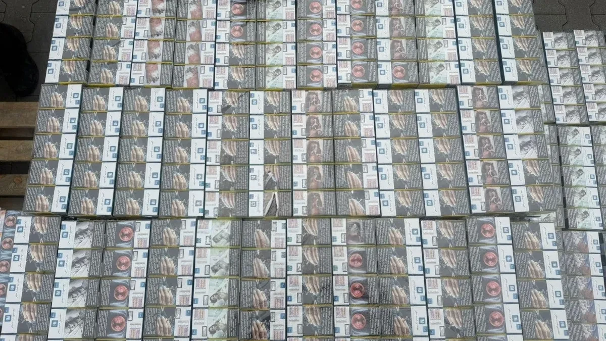 MEGAZAPLENA NA BEZDANU Umesto deklarisanog brašna carinci pronašli čak 19.960 paklica cigareta, evo gde su bile sakrivene (FOTO)