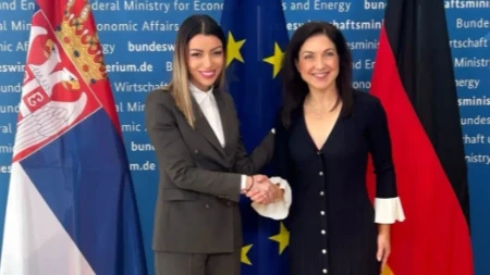 MINISTARKA MESAROVIĆ U BERLINU O REŠENJU PROBLEMA PROFESIONALNIH VOZAČA Sa ministarkom privrede Nemačke o konkretnim zajedničkim aktivnostima