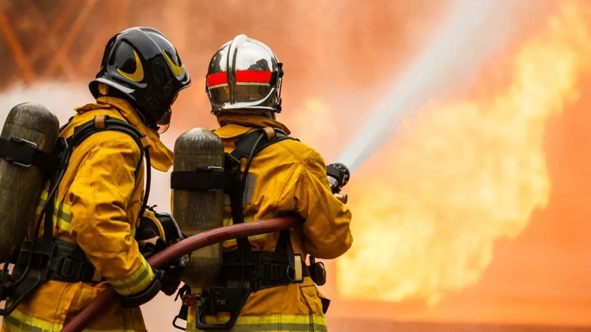 VELIKI POŽAR U PODGORICI Zapalio se pogon "Prerade" u okviru Kombinata aluminijuma, strašni snimci (VIDEO)