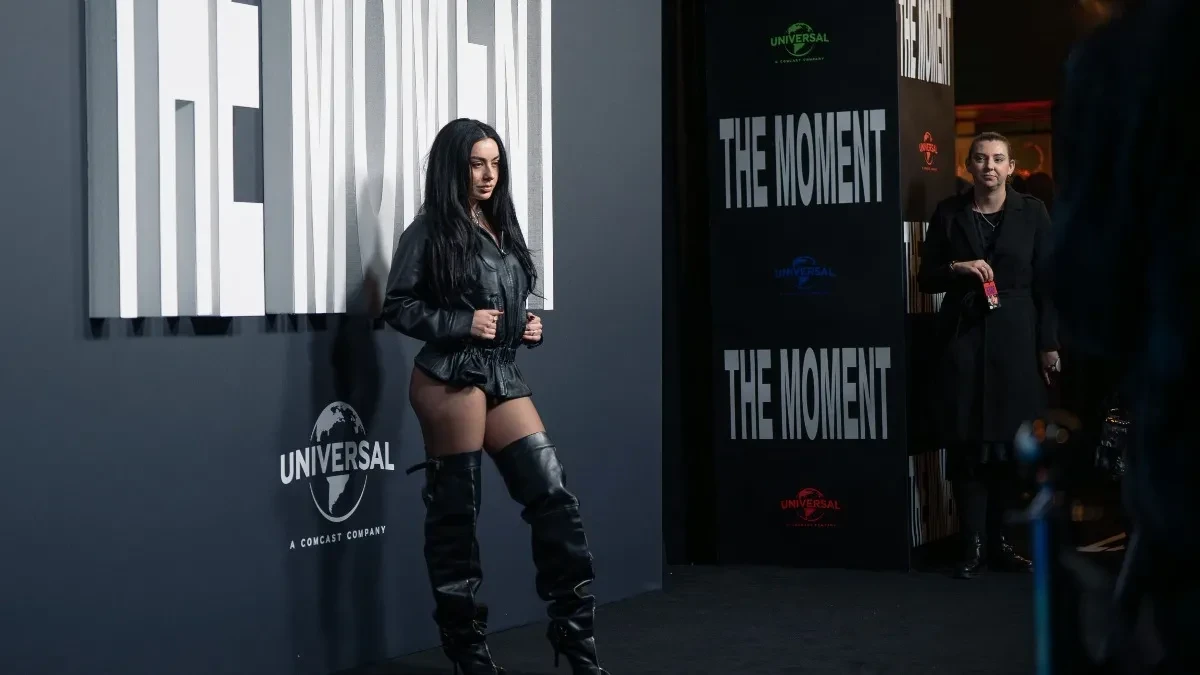 NIŠTA JOJ NIJE SVETO Slavna pevačica i dalje nosi haljinu sa svadbe, pa onda priznala još veći šok