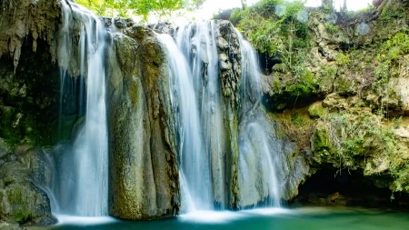 Bajkovit vodopad, tirkizno jezero - ma kakav Bali, ovo je Srbija (VIDEO)