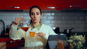 Ovaj čaj štiti od osteoporoze: Skida masne naslage i smanjuje holesterol