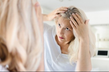 Sede nestaju bez ijedne kapi farbe: Tajna je u 1 sastojku koji instant vraća boju, a jača kosu iz korena