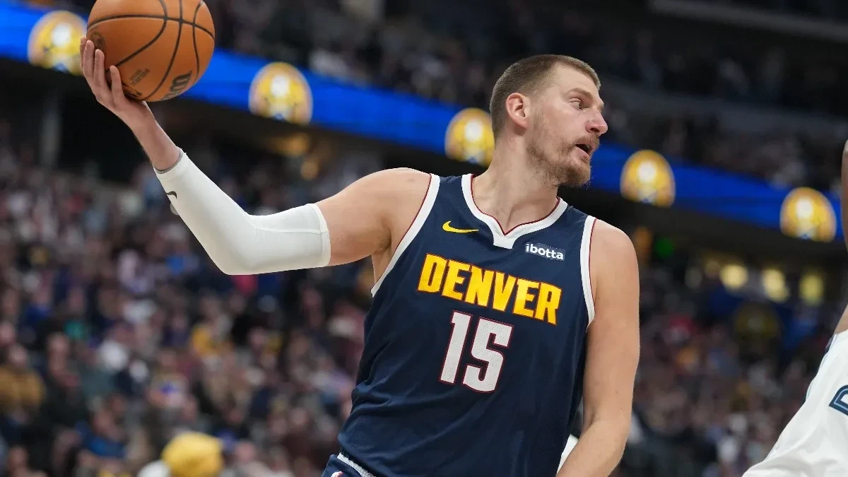 ČISTA ELEGANCIJA Evo u kakvom je izdanju Jokić došao na prvi meč plej-ofa (VIDEO)