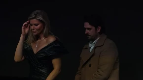 ĆERKA MELININOG MUŽA NIJE MOGLA DA UĐE NA NJEGOVU JAHTU! Sedela ispred na klupi pokrivena ćebetom! 