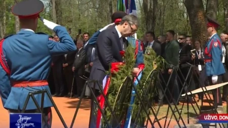 VUČIĆ U DONJOJ GRADINI Predsednik sa delegacijom položio vence žrtvama Jasenovca