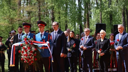 VUČIĆ NA ČELU DELEGACIJE U toku parastos i pomen svim žrtvama Jasenovca