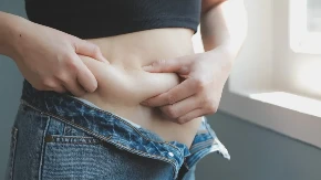 Ovo ih sprži i istopi komplet, a nema mučenja: Evo kako da brzo skinete spojlere sa stomaka?