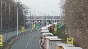 HAOS NA GRANICI SA SRBIJOM Kamioni stoje po 4 sata