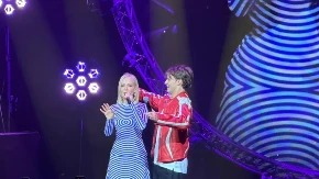 SVE OČI UPRTE U JELENU ROZGU Pevačica u nikad brutalnijem izdanju!