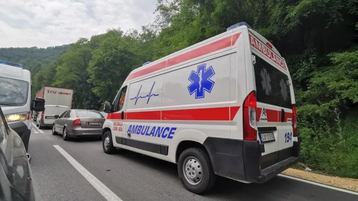 KAMION POKOSIO PEŠAKA NA PEŠAČKOM Muškarac u teškom stanju prevezen u bolnicu