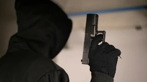 UPAO U KLADIONICU S PIŠTOLJEM PA JE OPLJAČKAO Uhapšen nakon razbojništva