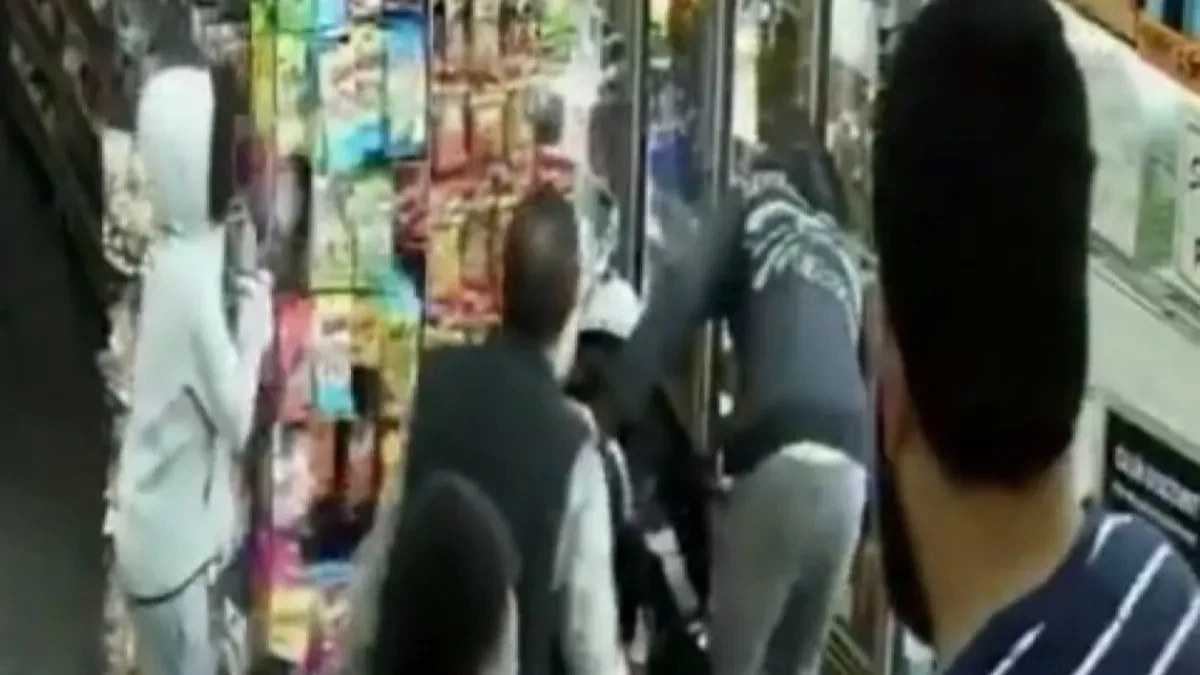 BEBA UBIJENA U KOLICIMA! Roditelji bežali od napadača, metak pogodio dete usred dana!