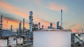 CENE GORIVA DIVLJAJU, LETOVI SE OTKAZUJU! Haos u Evropi uoči sezone