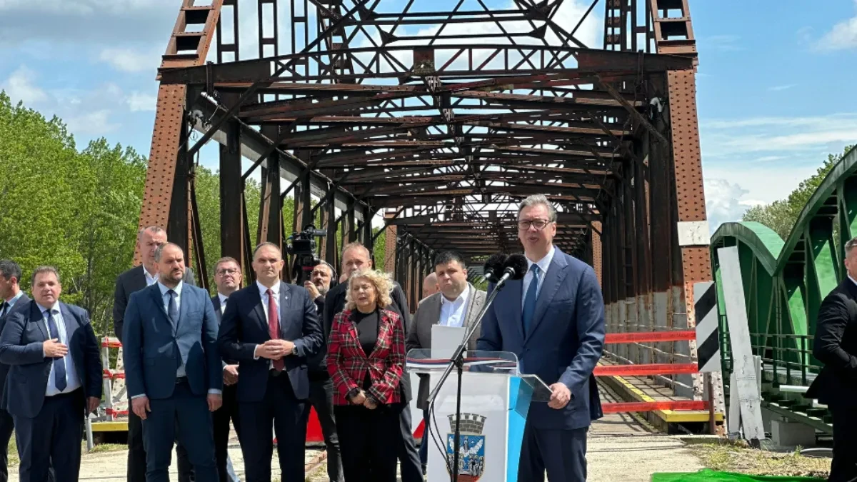 VUČIĆEVO OBEĆANJE NA NOVOM MOSTU U TOMAŠEVCU: Za dve godine biće završen i auto-put Beograd Zrenjanin, putovaće se samo 35-40 minuta!