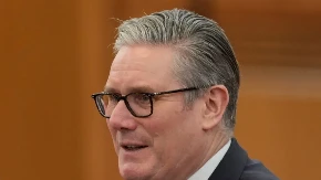 SKANDAL TRESE OSTRVO Starmer priznao da je obmanuo Parlament!