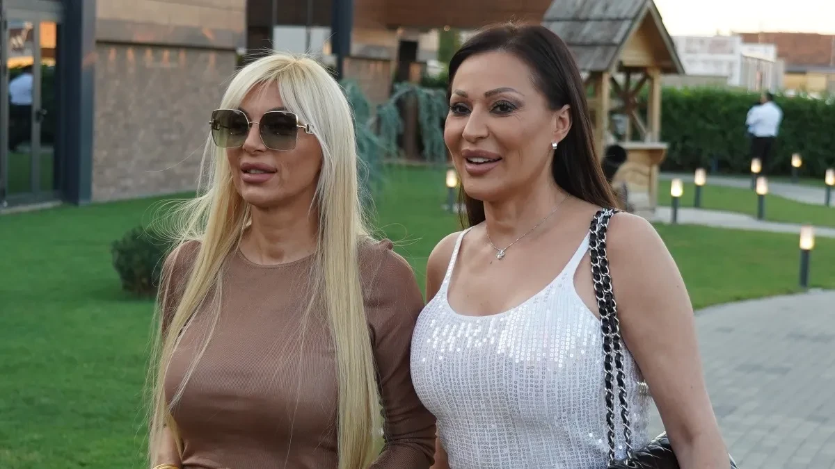 RASKRINKALA MAJKU, A SADA ZAPALILA MREŽE Ovako danas izgleda ćerka Lidije Ocokoljić, Anastasija odmah reagovala (FOTO)