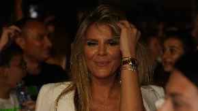 HAOS NA MELININOJ JAHTI Milioner posle svadbe gađao Melinu! 