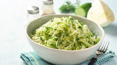 Zaboravite nož i rende: Evo kako se kupus salata seče za 2 minuta i ispadne tanka i savršena