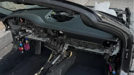 Nisu ostali ni dugmići - lopovi raščerupali porše 911, neprepoznatljiv je (FOTO)