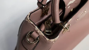 NE KUPUJTE ODMAH NOVU Staru tašnu ćete lako vratiti u originalno stanje, samo ispratite ove trikove