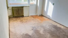 MAJSTORI ĆE VAS MRZETI: Ovaj trik briše ogrebotine sa parketa za 5 minuta - bez brušenja!