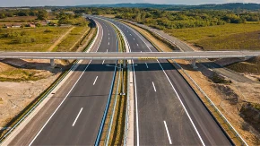 SRBIJA DOBIJA NAJMODERNIJI AUTO-PUT Poslednja deonica gotova do Vidovdana 