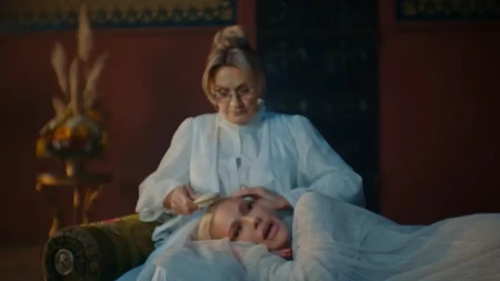 NATAŠA BEKVALAC ISKRENO O ODNOSU SA MAJKOM MIROM „Da se pitala ona, danas bih verovatno pevala u crkvenom horu“