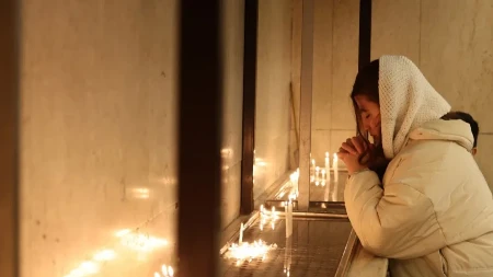 BOLJE DA NE DAJETE NIŠTA, NEGO TO Sveštenici šokirani šta ljudi stavljaju u korpe za prilog