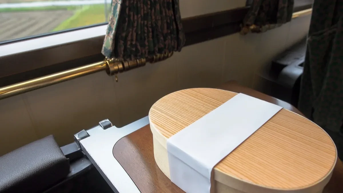 ZABORAVLJENI PAKET U BRZOM VOZU IZAZVAO PANIKU Mašinovođa je ODMAH pozvao policiju - evo šta je pisalo na omotu