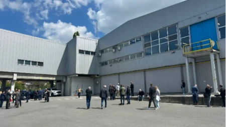 VUČIĆ U PARAĆINU Otvara se pogon kompanije Vaider Srpska fabrika stakla