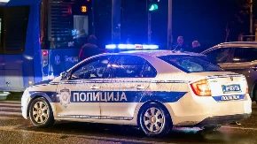 NAPAO GOSTE U KAFIĆU KOD KRALJEVA Jednog udarao, drugog posekao nožem