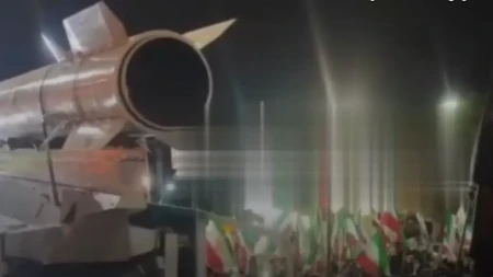 IZVUKLI RAKETE NA ULICE: Svet u šoku — ovo je poruka koja ledi krv (VIDEO)