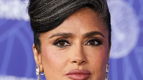 Salma Hajek pokazala sede: Zavodnica bez farbe i filtera oduševila stavom 