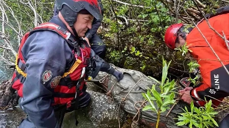 STRAŠNA TRAGEDIJA NA TARI Žena ispala iz kajaka i udavila se! (FOTO)
