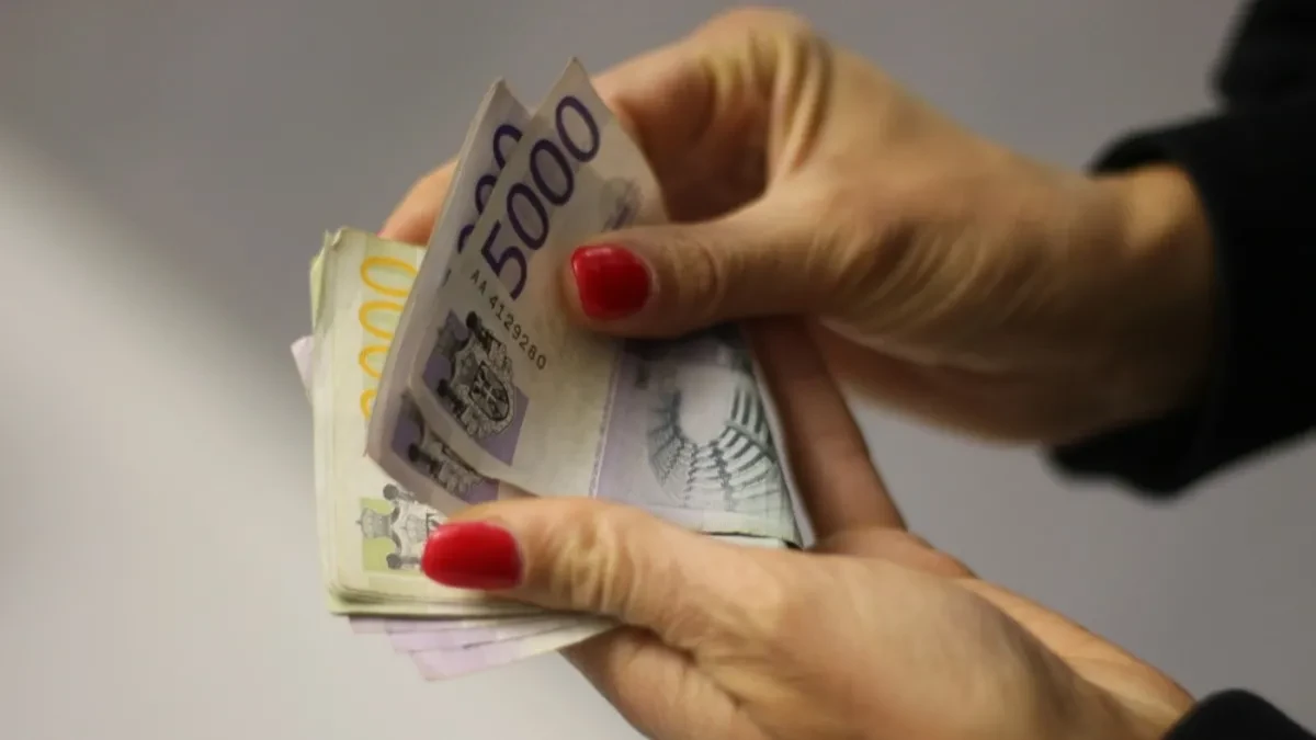 DONETA JE ODLUKA, SUTRA STUPA NA SNAGU! Oglasila se Narodna banka Srbije 